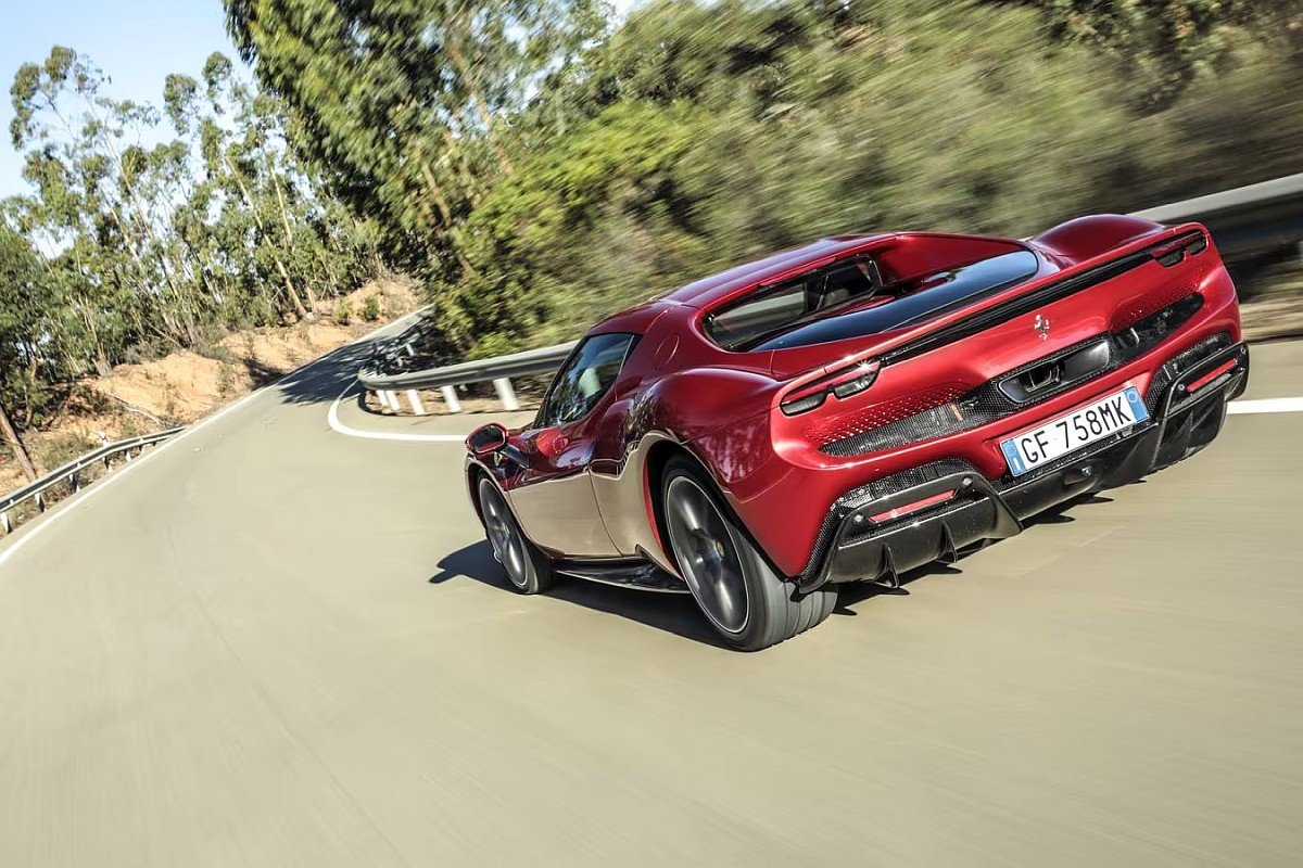 Kupiłeś Ferrari za ok. 1,4 mln zł? Włosi ostrzegają: nie ruszaj go z garażu!