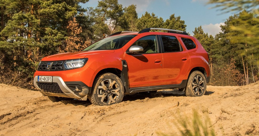 Dacia Dustter –  przód - bok