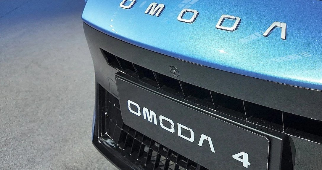 Omoda 4 – przód