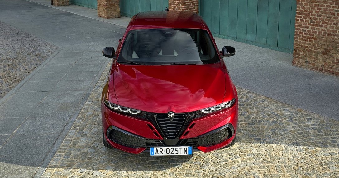 Alfa Romeo Tonale – przód