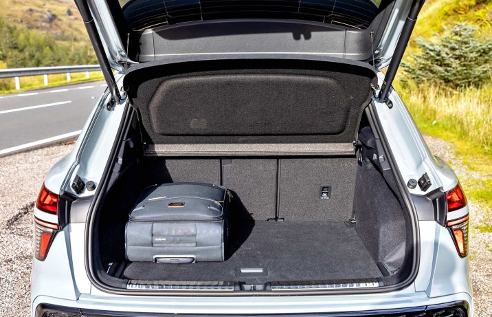Audi Q3 III 2025 – wnętrze, bagażnik