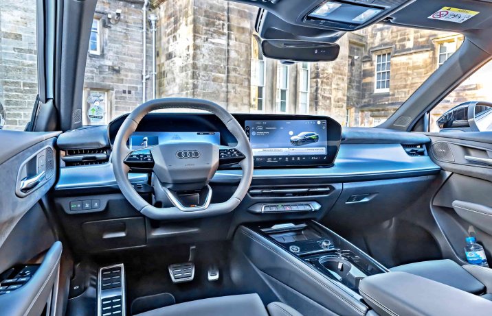 Audi Q3 III 2025 – wnętrze, deska rozdzielcza