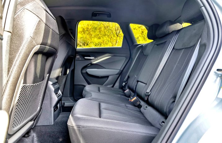 Audi Q3 III 2025 – wnętrze, kanapa