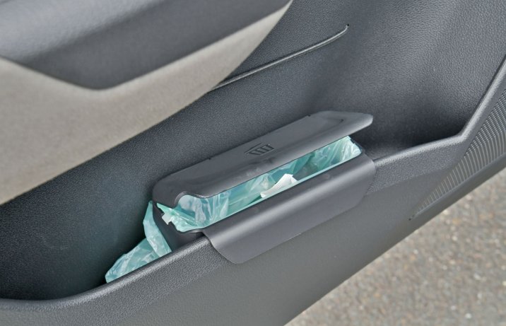 Skoda Karoq - śmietniczka