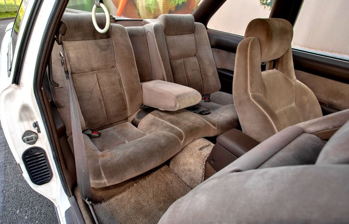 Toyota Soarer (Z20) – siedzenia z tyłu