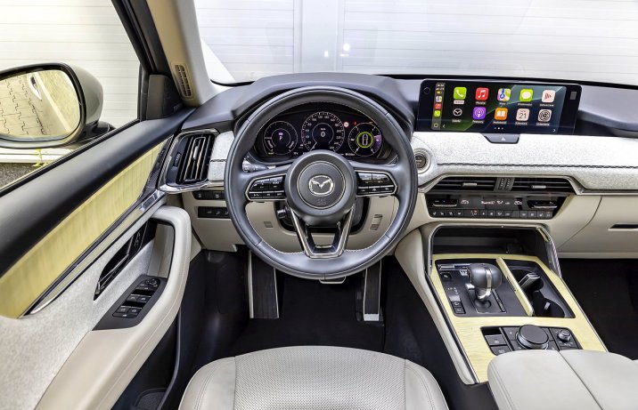 Mazda CX-60 2.5 e-Skyactiv PHEV (2025) - test - kokpit / deska rozdzielcza