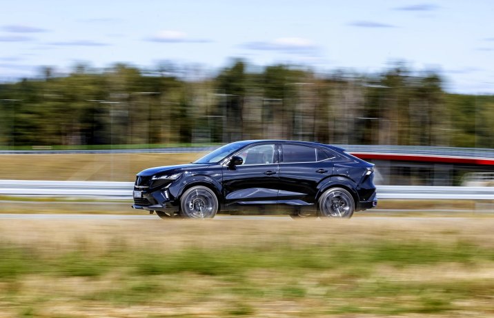 Renault Rafale hyper hybrid E-Tech 4x4 (2025) – test – bok