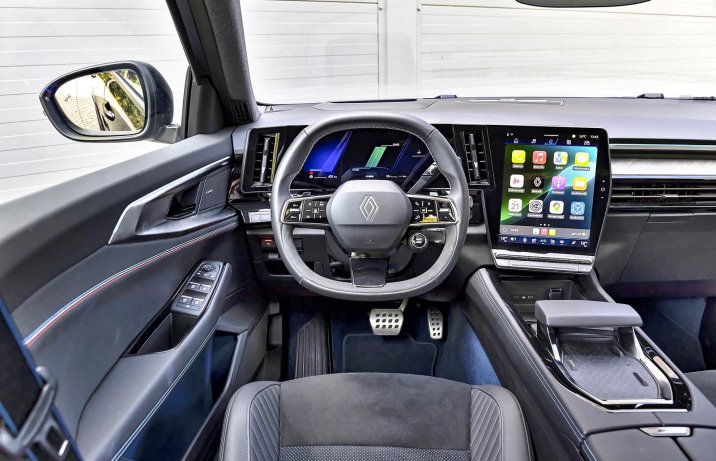 Renault Rafale hyper hybrid E-Tech 4x4 (2025) – test – kokpit / deska rozdzielcza