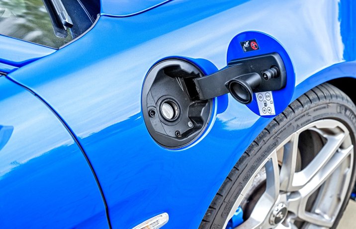 Alpine A110 GTS (2025) – test – wlew paliwa