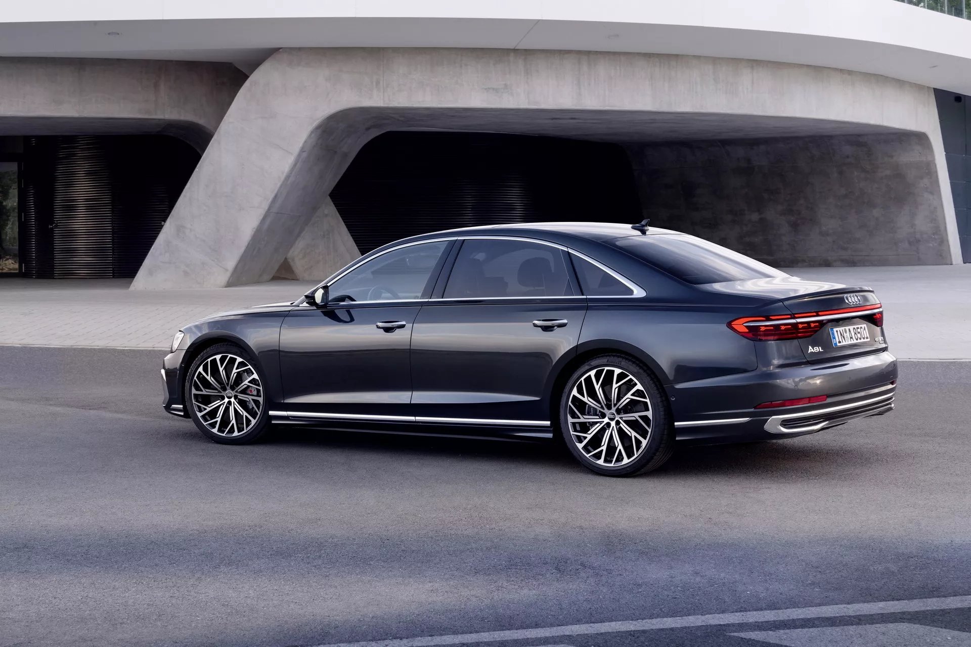 Audi A8 2024 01 tył