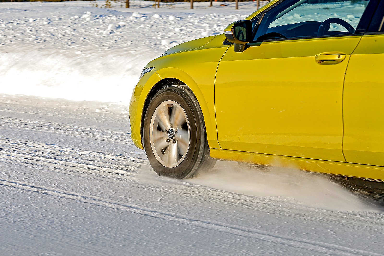 test opon zimowych 2025 - trakcja