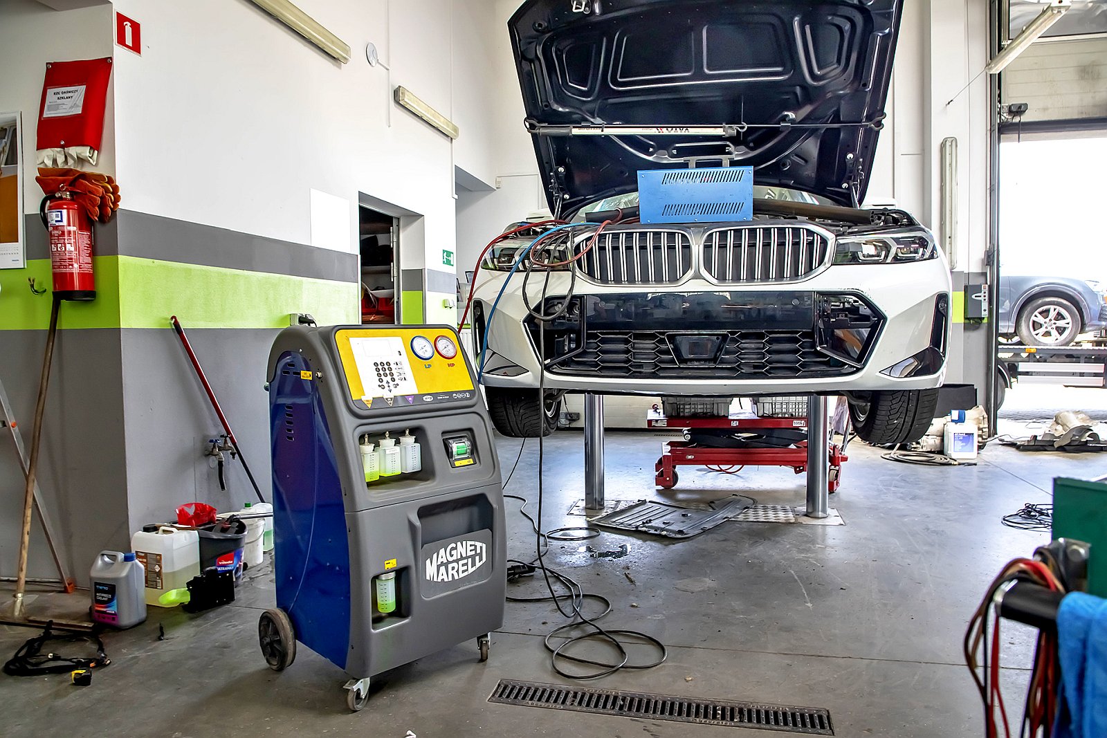 serwisowanie auta hybrydowego klimatyzacja