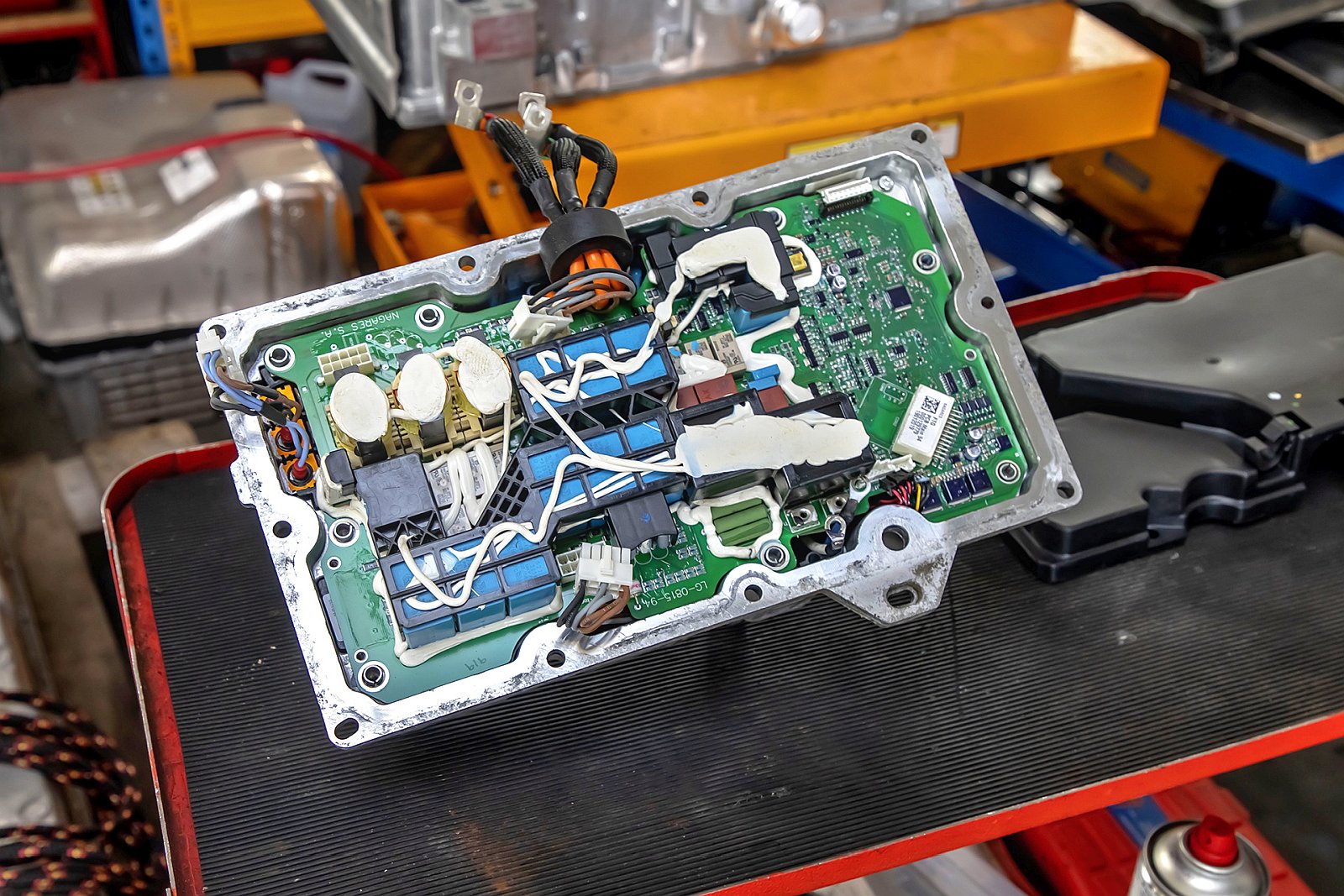 serwisowanie hybrydy elektronika