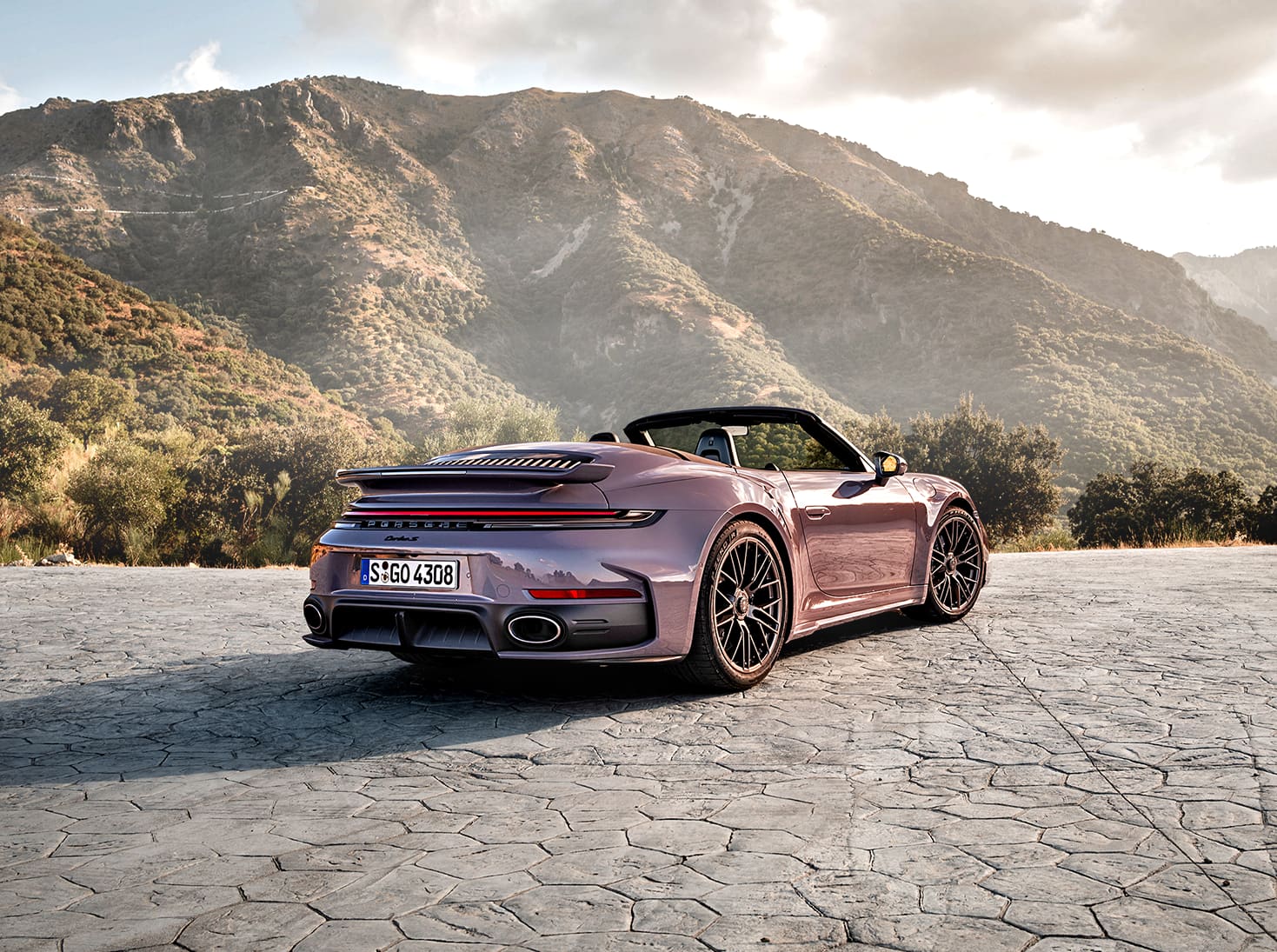 Porsche-911-Turbo-S-2026-Cabriolet-tyl