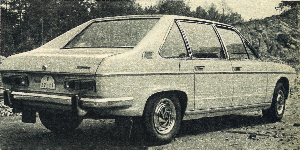 Tatra-613-1975-tyl-trzy-czwarte