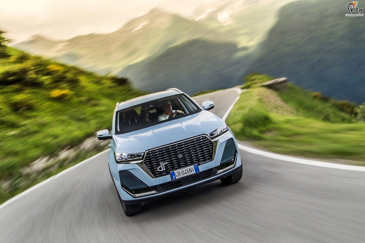 Włosko-chińska ofensywa. DR Automobiles wchodzi do Polski. Ceny? Od 85 tys. zł