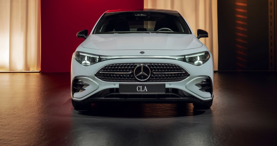Nowy Mercedes CLA z benzynowymi silnikami z miękką hybrydą trafił do sprzedaży. Ceny: od 192 500 zł