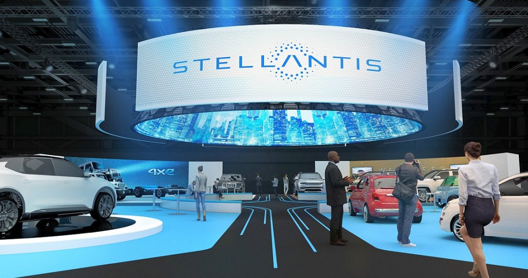 stoisko Stellantisa na targach samochodowych