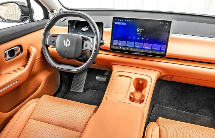 Leapmotor C10 EV Pro (2025) - test - kokpit