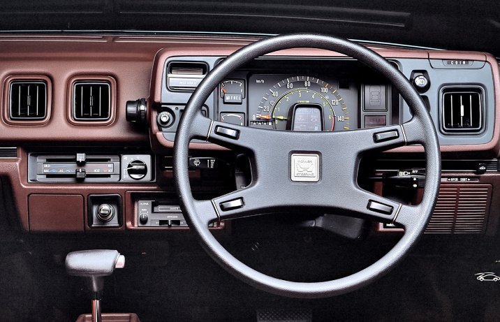 Honda Prelude 1978 wnętrze