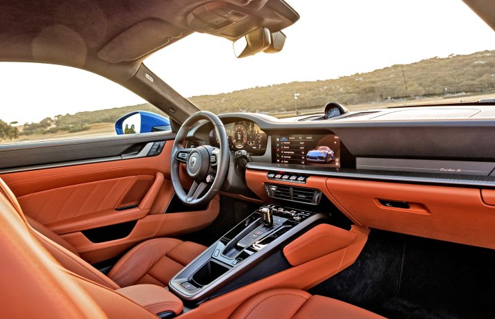 Nowe Porsche 911 Turbo S 2026 – deska rozdzielcza