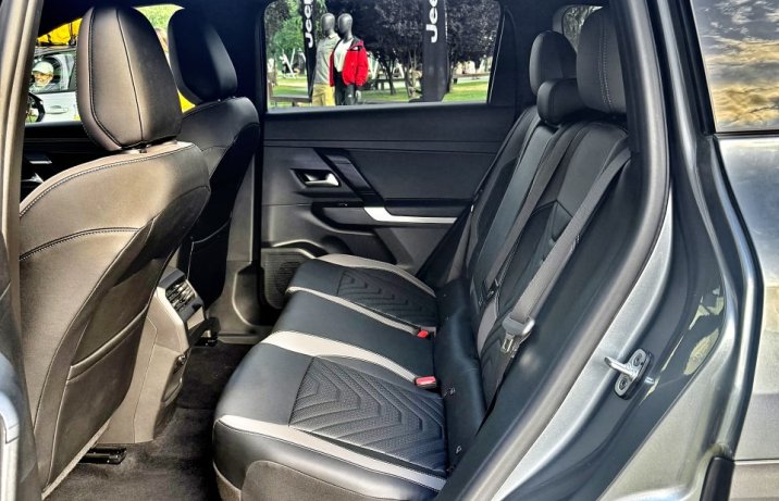 Nowy Jeep Compass 2025 – kanapa