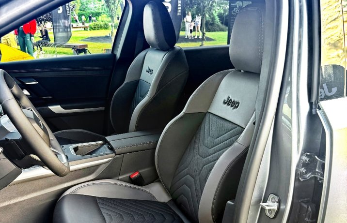 Nowy Jeep Compass 2025 – fotele