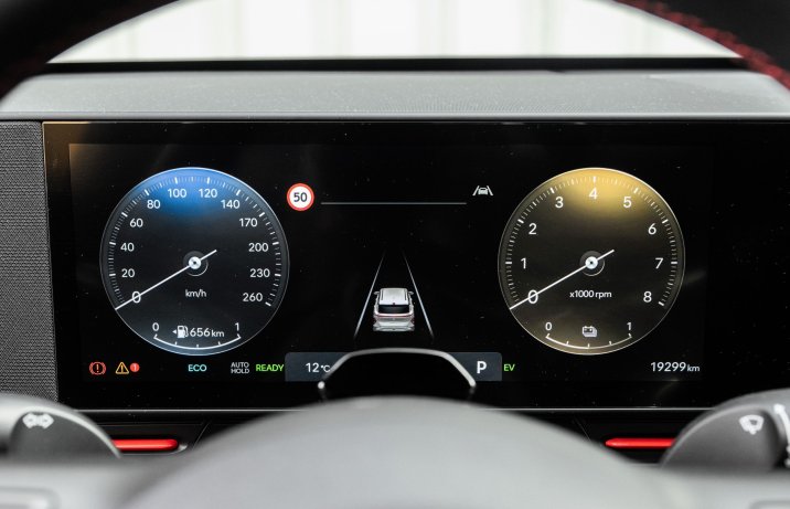 Hyundai Kona - zegary