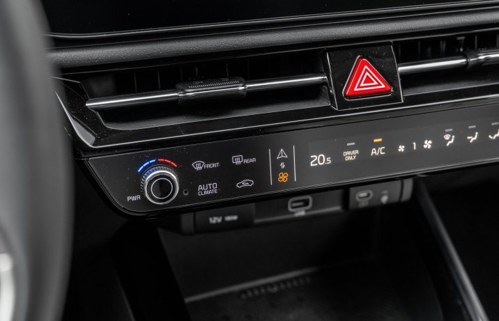 Kia Niro - dwufunkcyjny panel
