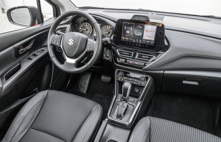 Suzuki S-Cross - kokpit