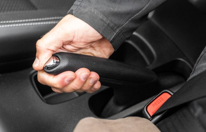 Suzuki S-Cross - hamulec ręczny