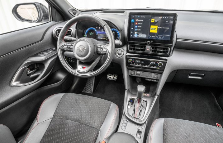 Toyota Yaris Cross - kokpit