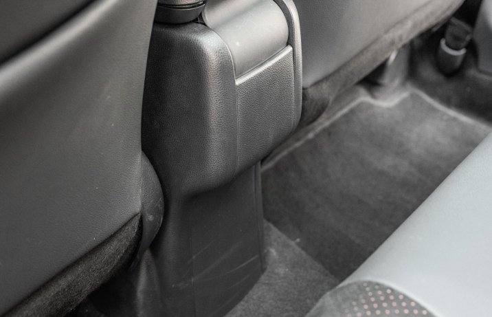 Toyota Yaris Cross - tył konsoli