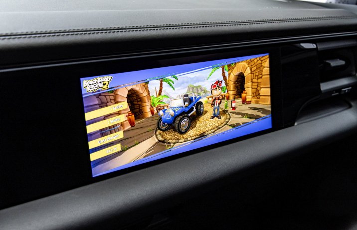 Porsche Macan 4 (2025) – test – wyświetlacz dla pasażera