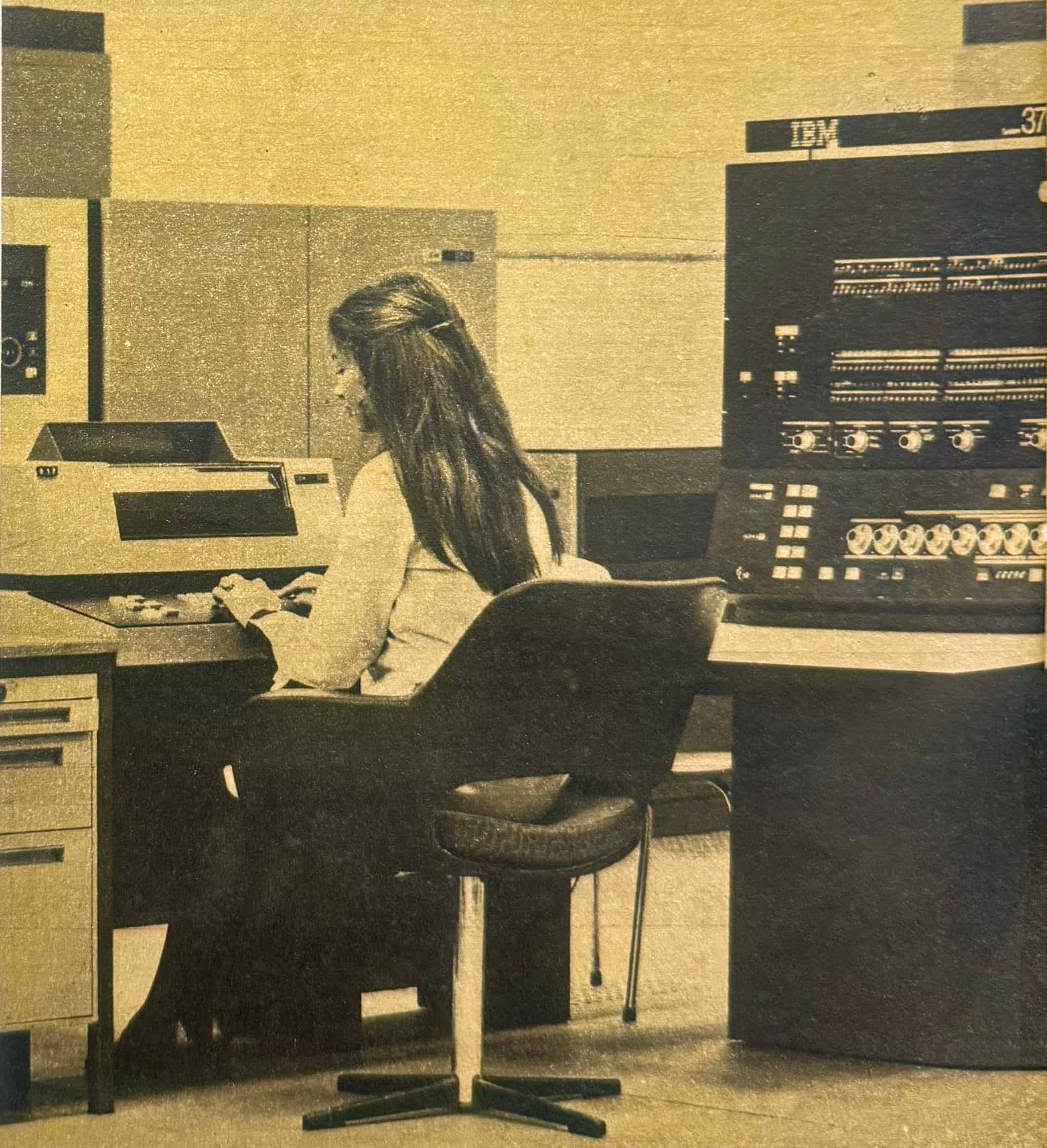 motor-numer-49-z-1975-FS0-sala-komputerowa