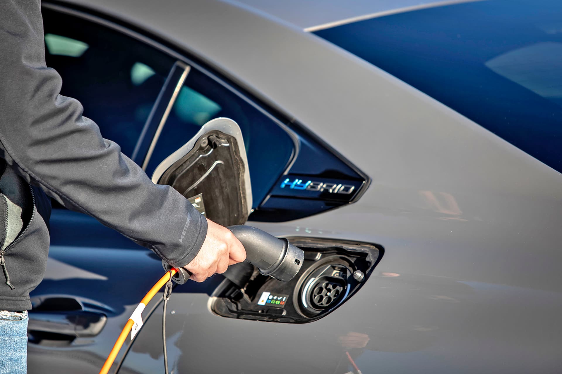 peugeot-508-plug-in-hybrid-180-e-eat8-gt-ladowanie