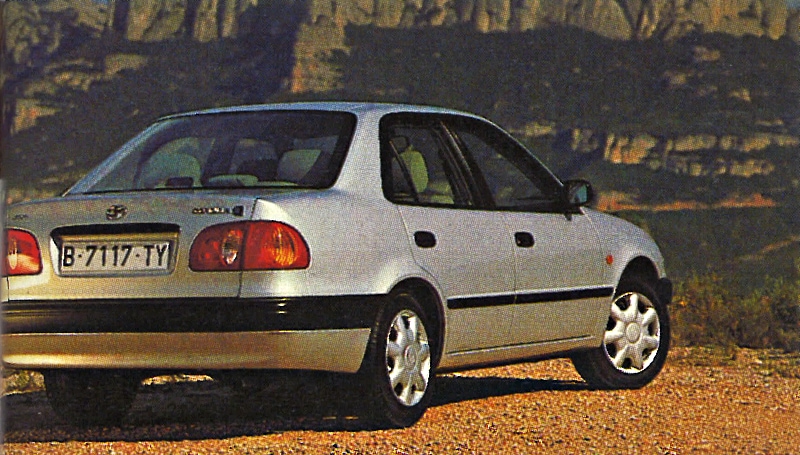 toyota-corolla-VIII-sedan-tyl
