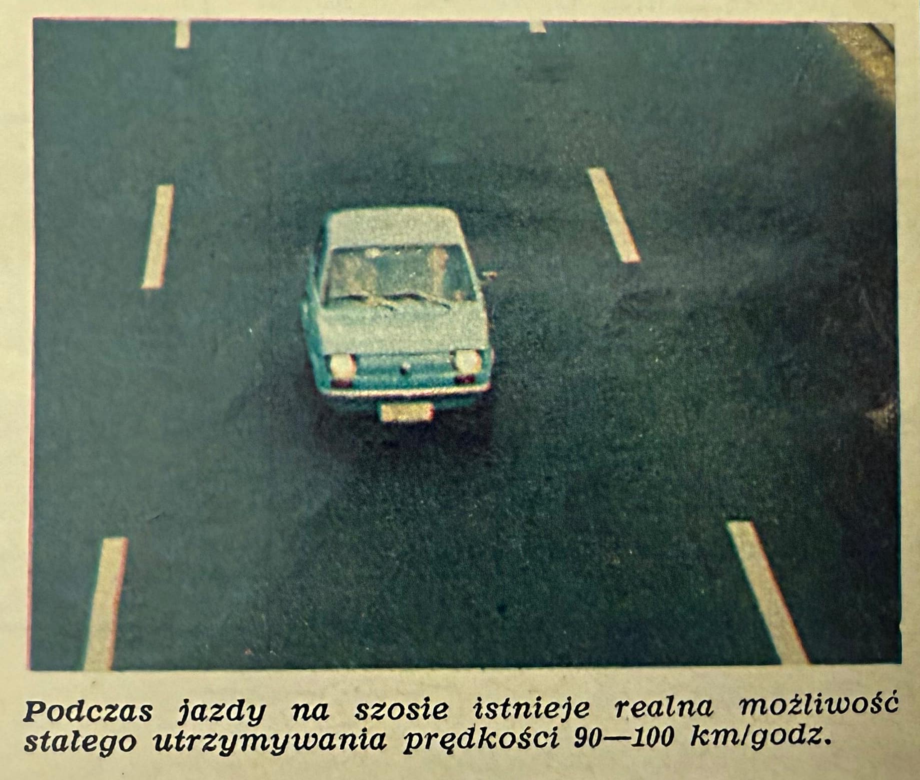 motor-numer-50-z-1975-roku-test-drogowy-fiata-126p-przod-w-ruchu-1