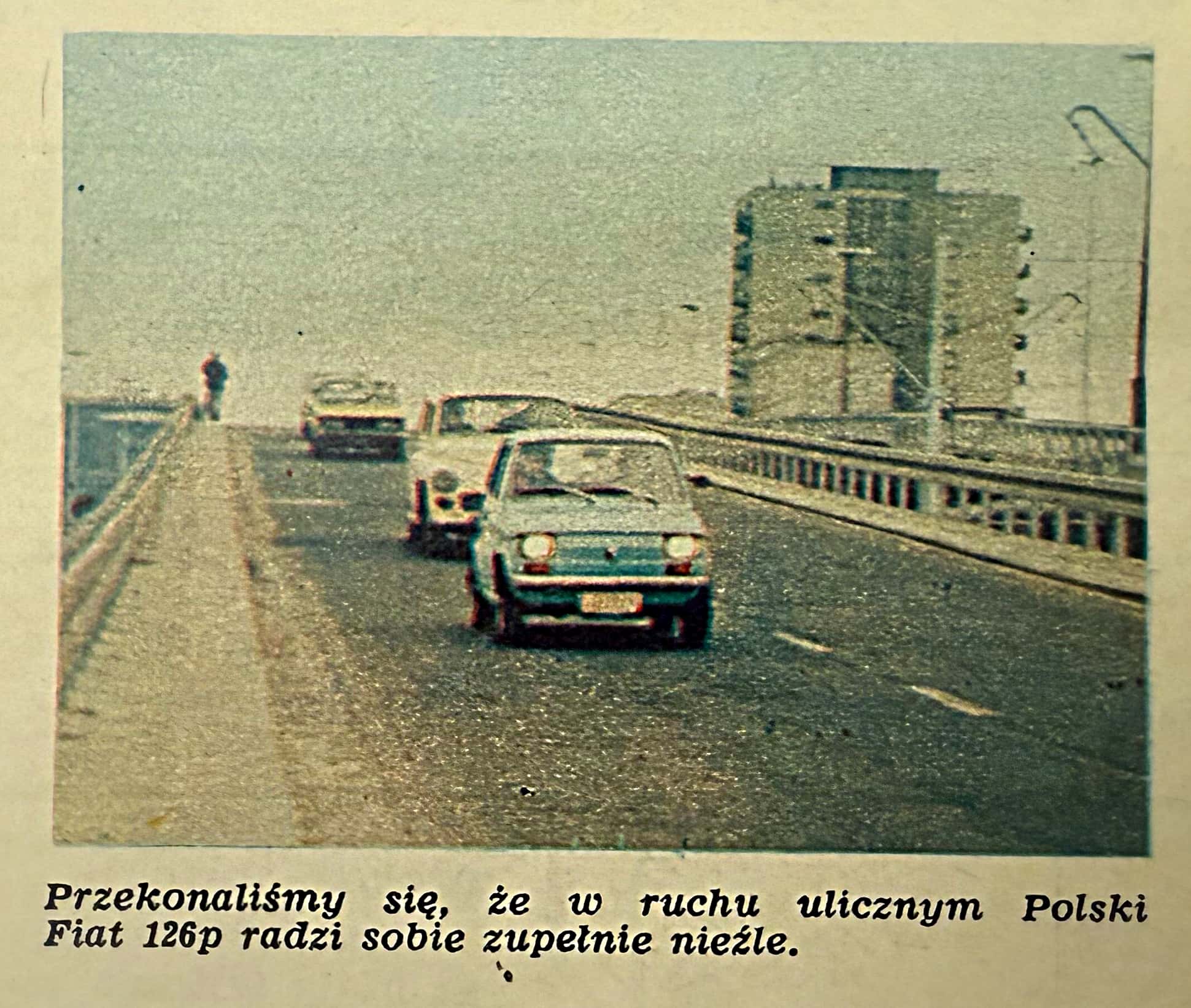 motor-numer-50-z-1975-roku-test-drogowy-fiata-126p-przod-w-ruchu