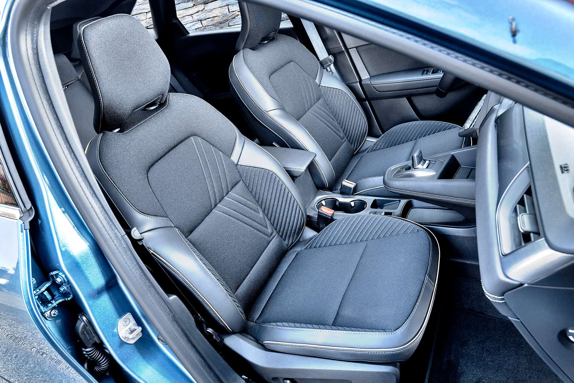 Renault-Symbioz-2025-fotele