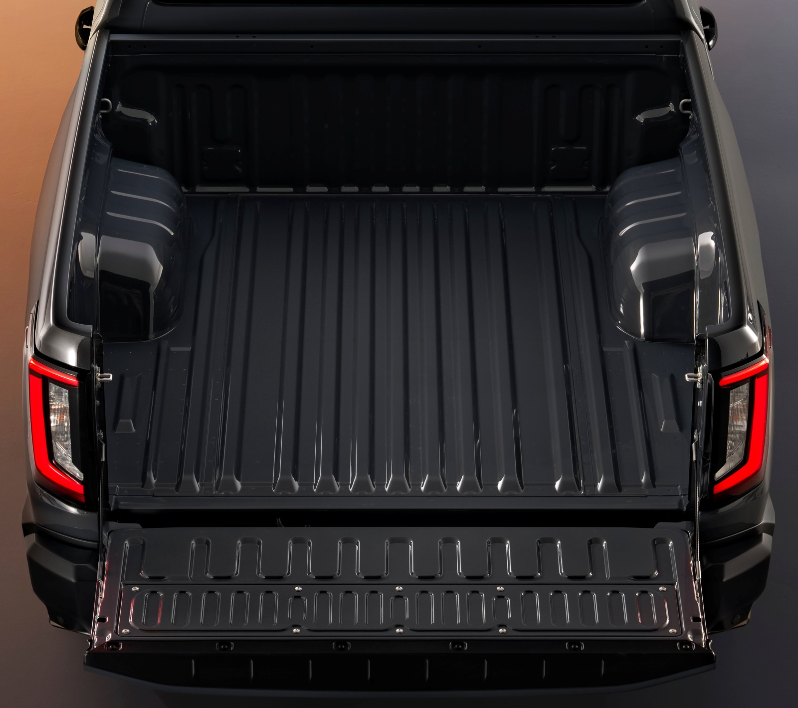 toyota-hilux-bev-skrzynia-ladunkowa