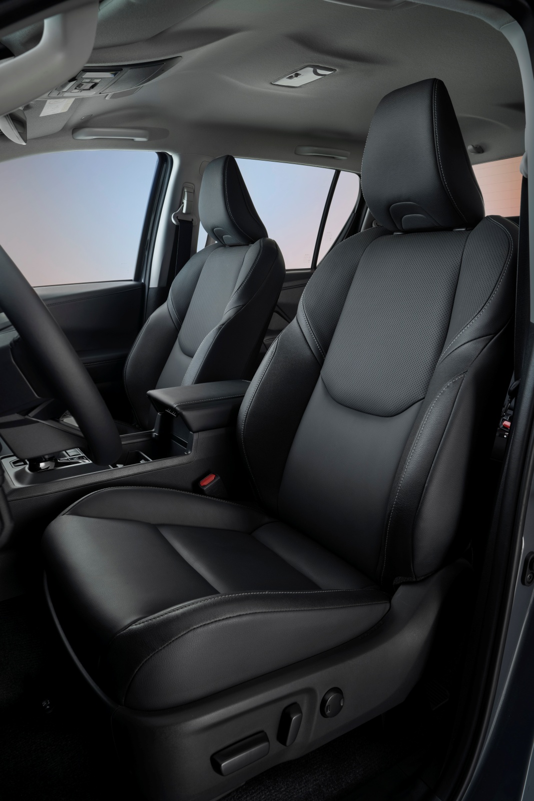 toyota-hilux-bev-siedzenia