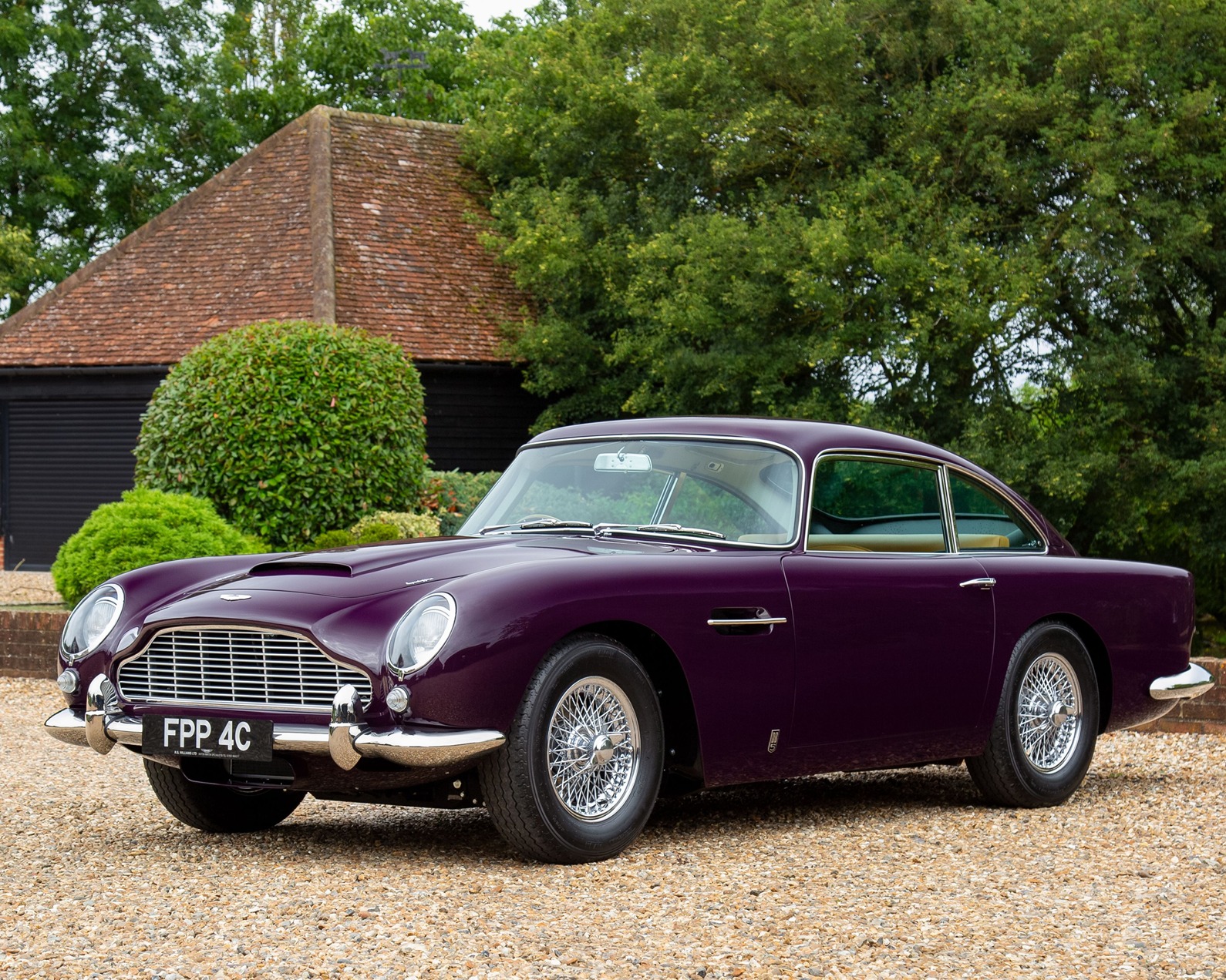 2_Aston Martin DB5
