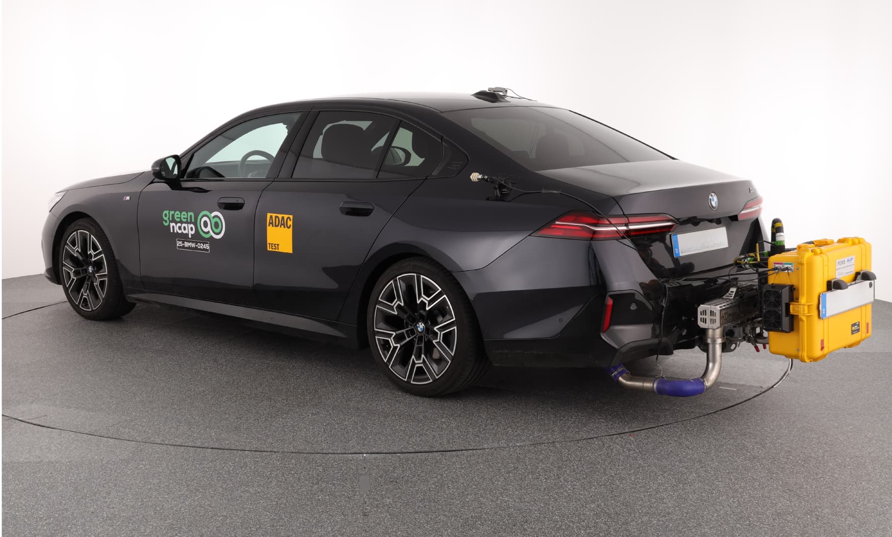 BMW 520i podczas testów Green NCAP w 2025 r.