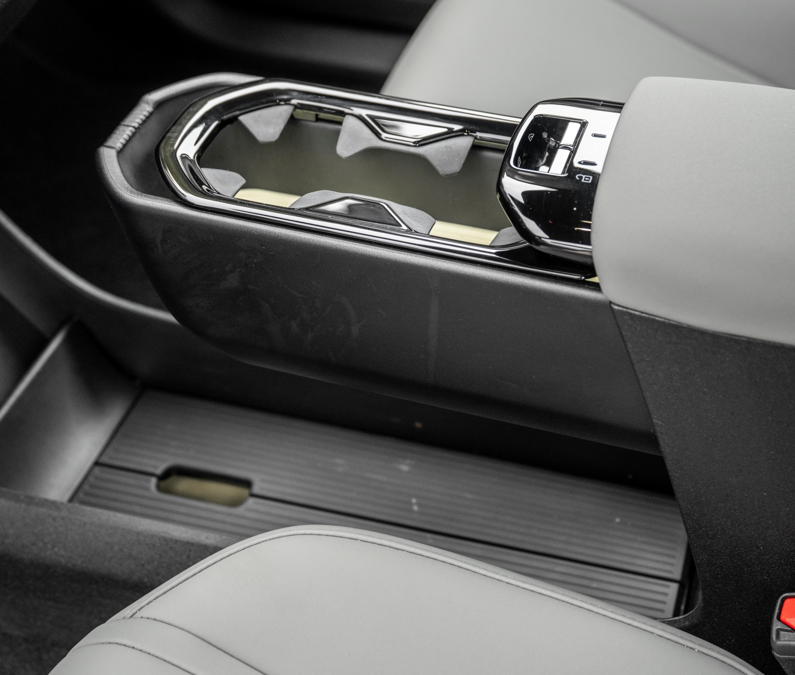 volvo-ex30-wlacznik-szyb