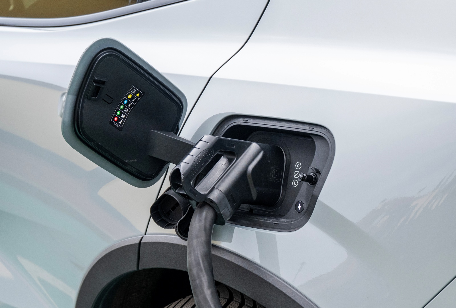 volvo-ex30-ladowanie