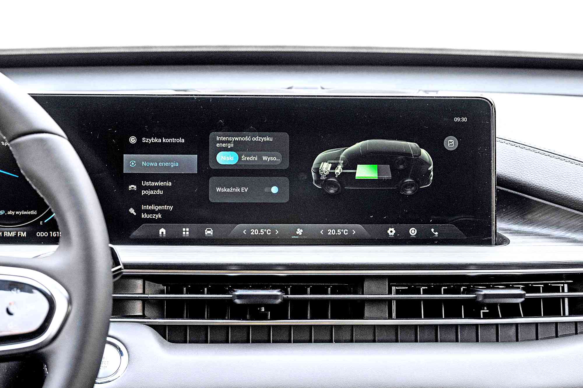 Chery-Tiggo-4-HEV-Prestige-2025-ekran-centralny