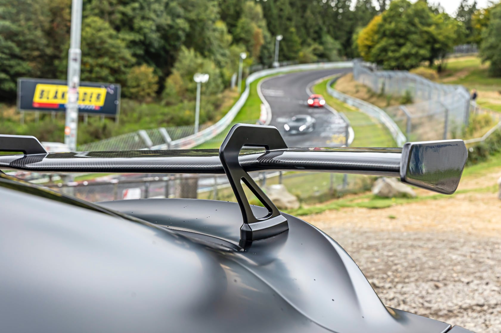 Toyota-GR-Supra-A90-Final-Edition-spoiler-z-torem-w-tle