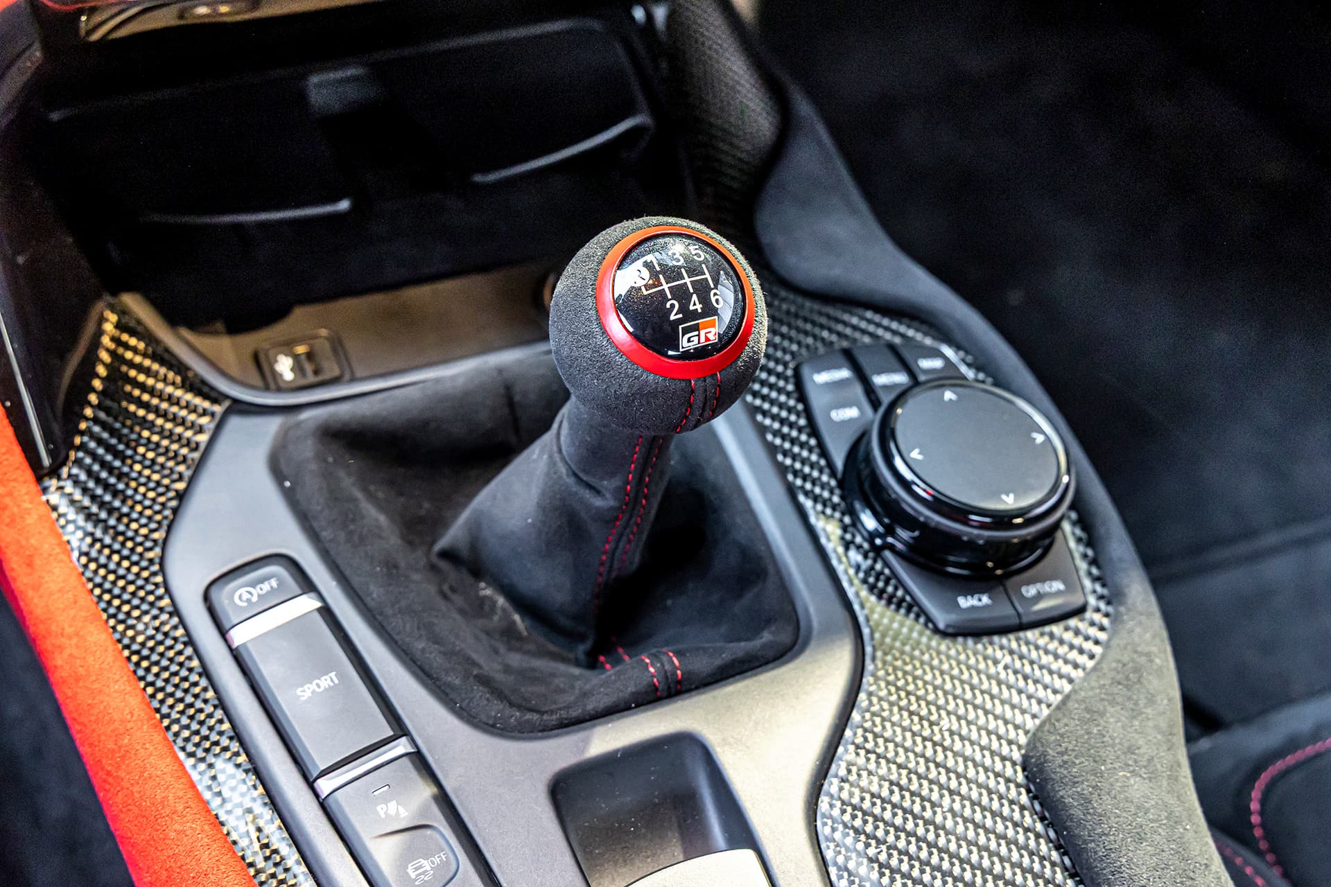 Toyota-GR-Supra-A90-Final-Edition-drazek-skrzyni-biegow