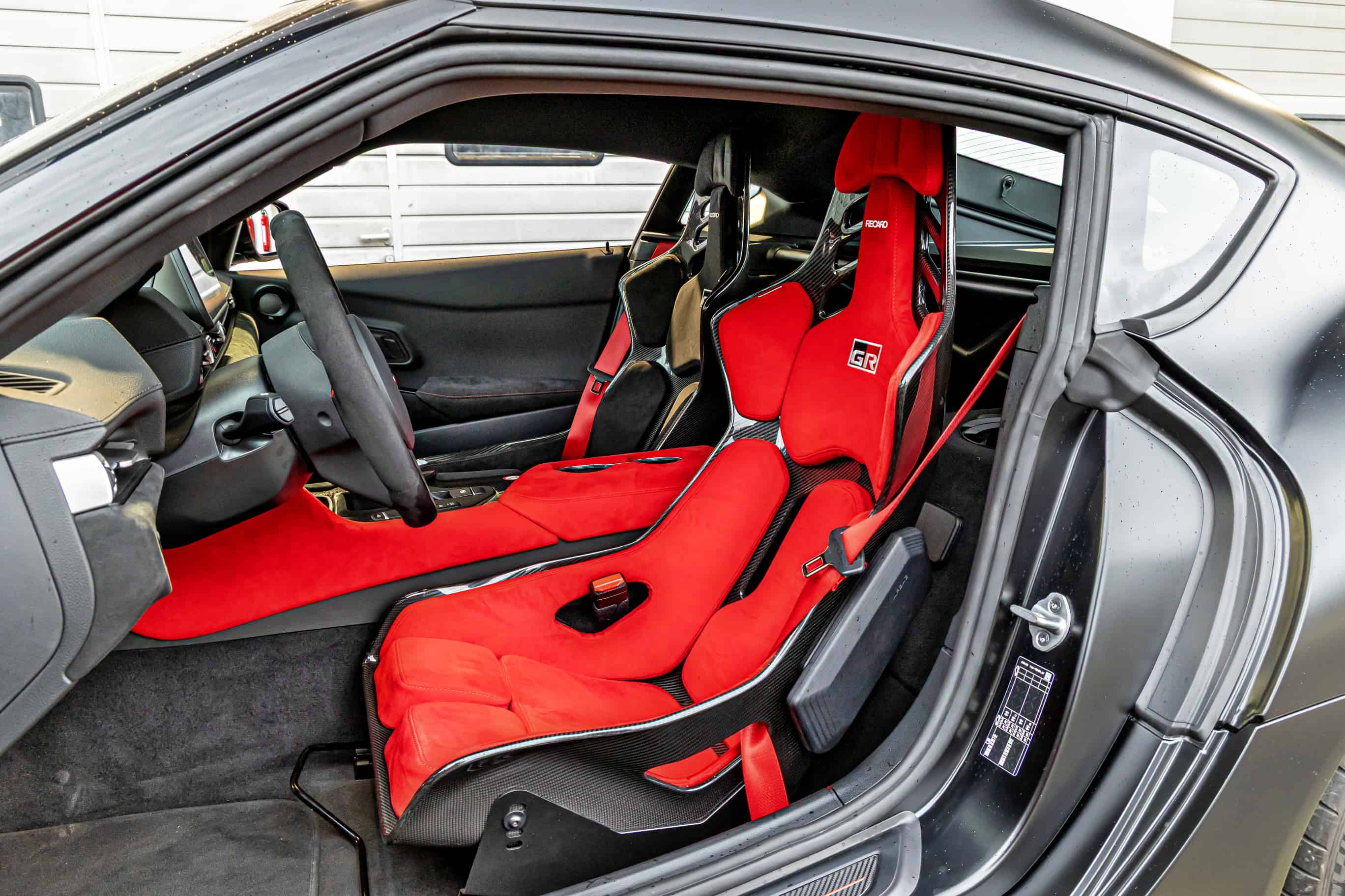 Toyota-GR-Supra-A90-Final-Edition-fotele